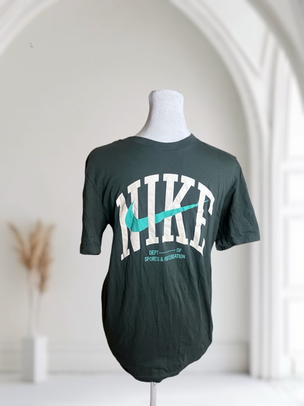 Nike Dept of Sports & Recreation Graphic T-Shirt Varsity Arch Small